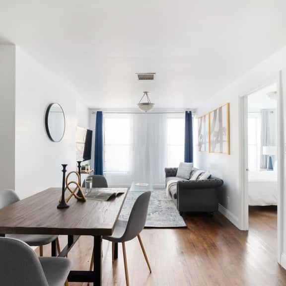 1435-3  3 Bedrooms 2Bath W/D Prime Upper East - Image 1