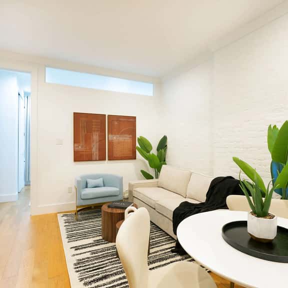 1290-8 New Renovated 2 Bedrooms in UES - Image 1