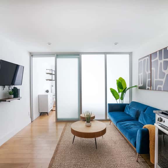 75-2D 1BR Prime UES W&D Balcony Elevator - Image 1