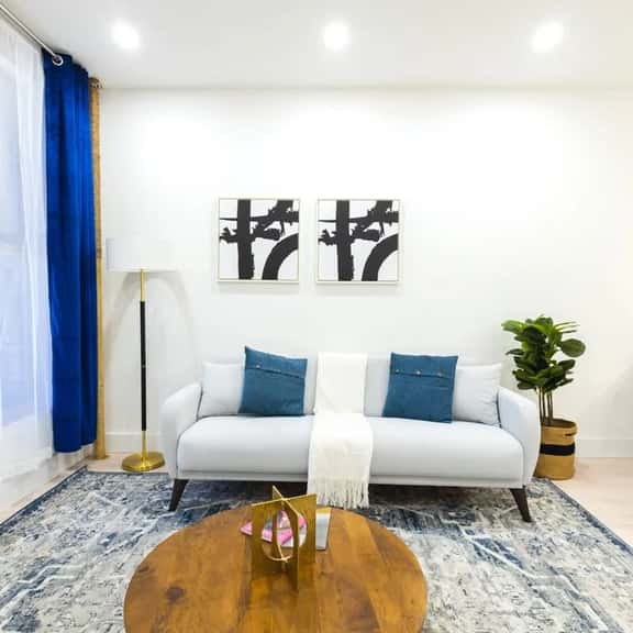 317-3D I Modern 1BR W&D Walk to Central Park - Image 1