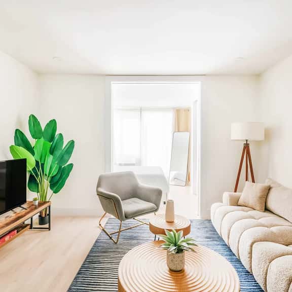 75-4C New Duplex 3BR W/D Elevator Walk to C park - Image 1