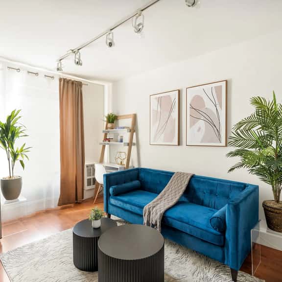 69-4D  Trendy Lower East Side 1Br Brand New - Image 1
