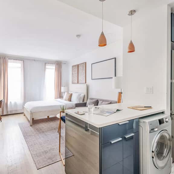 1597-2 Luxury Upper East Side Studio W&D - Image 1