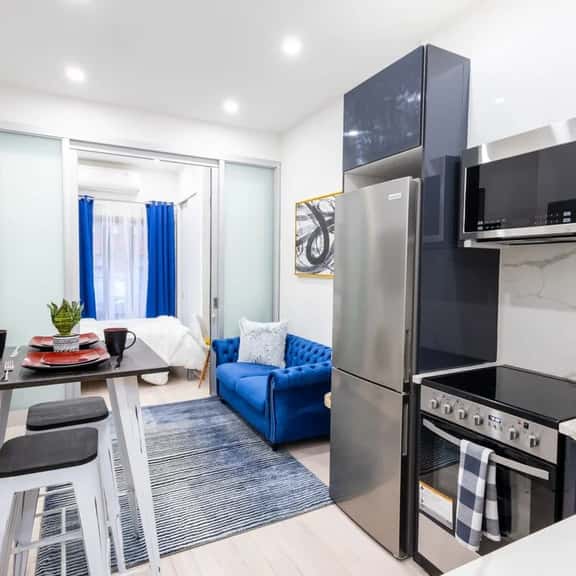 317-1AN - Modern 1BR W&D Walk to Central Park - Image 1