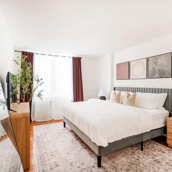 43-4D Newly furnished 2BR full service 24H Doorman laundry Gym - Image 1