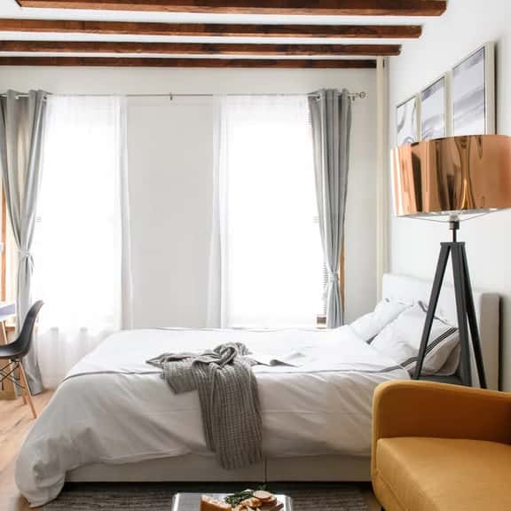 24-14  Renovated studio Prime gramercy W/D - Image 1