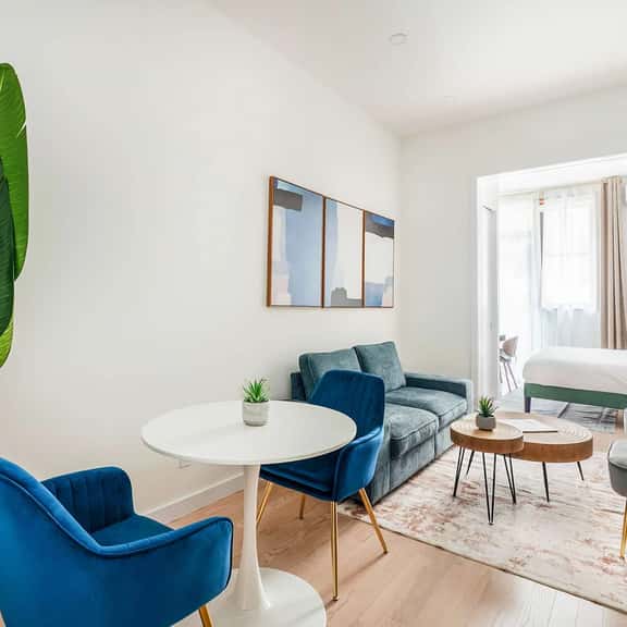 14-B Sleek Modern 1BR w outdoor space Union Square WD in Unit - Image 1