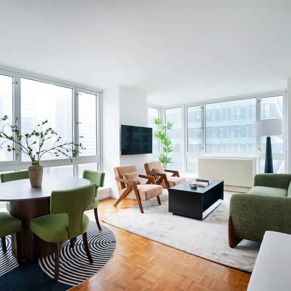 43-20A Newly furnished 1BR- full service Doorman laundry Gym Business Center - Image 1