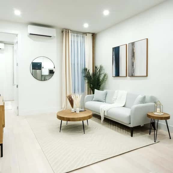 317-2D Modern 1BR W&D near Central Park - Image 1