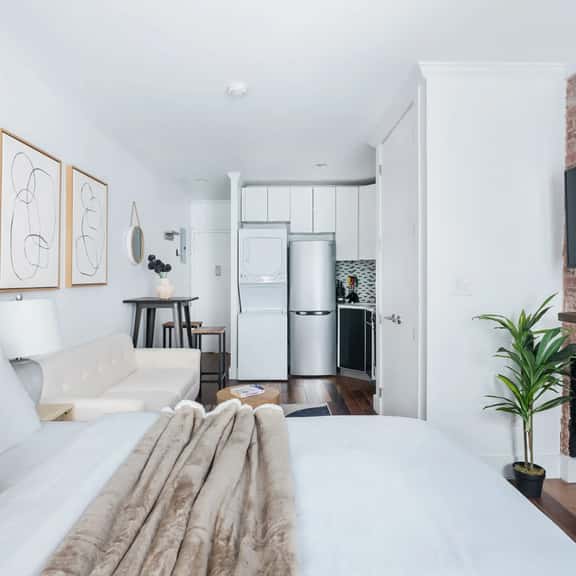 24-9New Prime Gramercy Subway W/D in unit - Image 1
