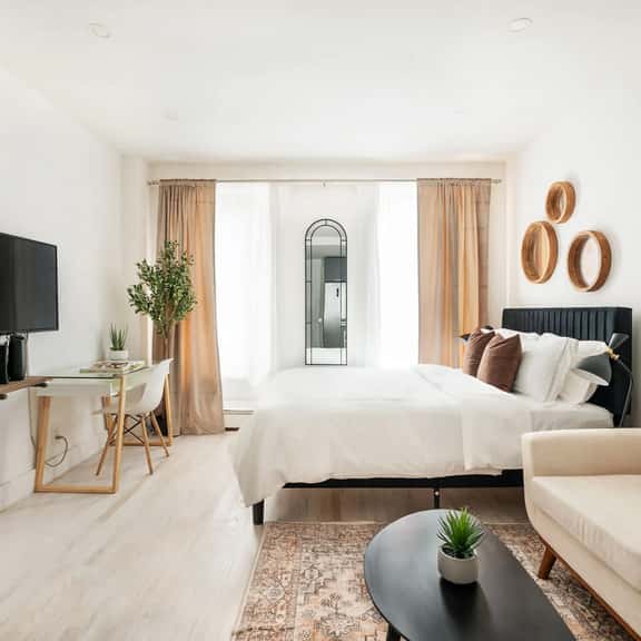 1597-4 Brand new Studio Prime UES W/D walk to C park - Image 1