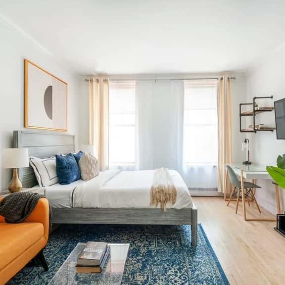1597-7 Luxury Upper East Studio W&D in unit - Image 1