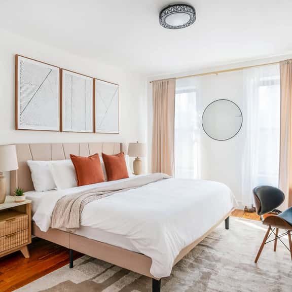 444-4E Contemporary 2BR in Hell's Kitchen - Image 1