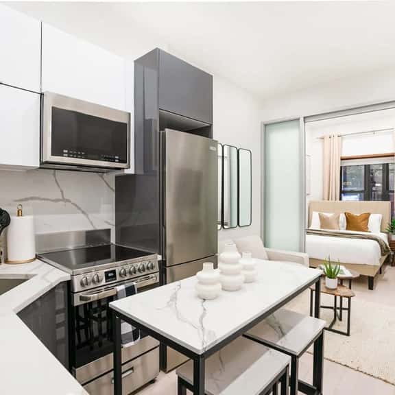 317-1B Modern 1BR UES W/D - Image 1