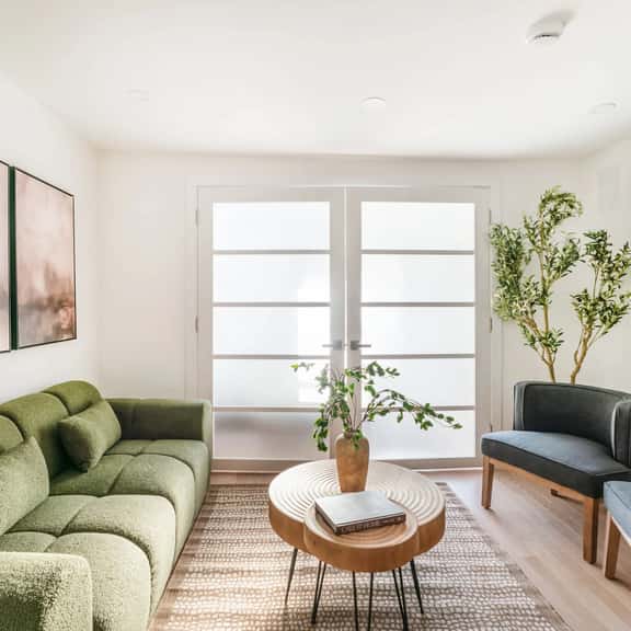 22-4A Sleek Modern 1BR Gramercy - Image 1