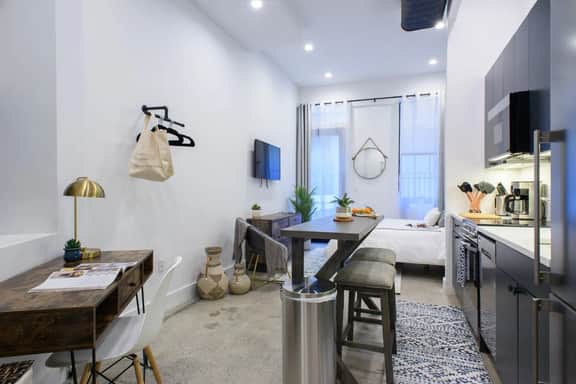 3-2 Prime East Village Private outdoor! - Image 3