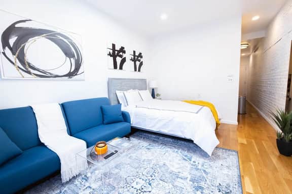 26-4A  New Studio prime 20's W/D  Shared Courtyard - Image 3