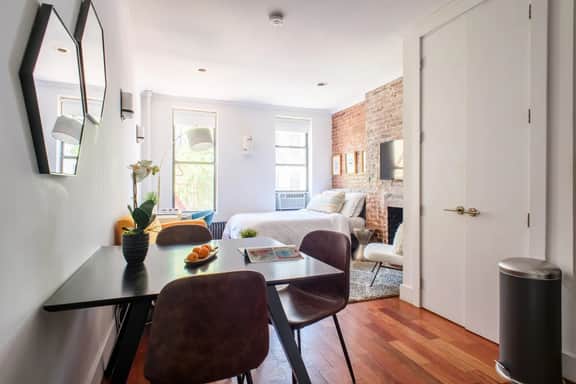 24-10  Studio  in Prime Gramercy WD in Unit - Image 2