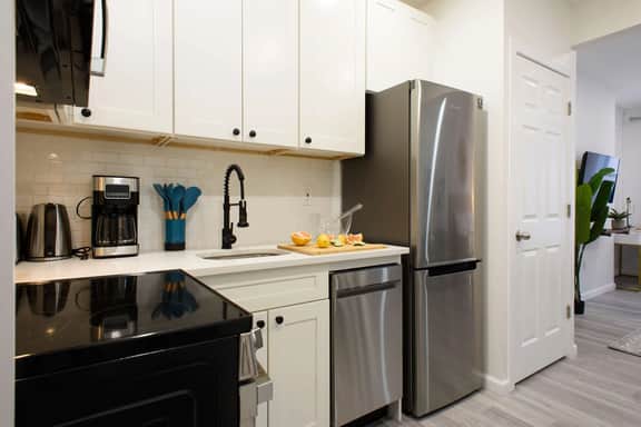 240-12  Brand New Studio Prime location W&D - Image 3