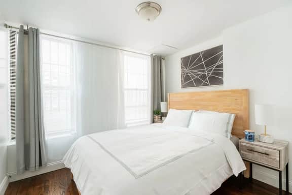 1435-3  3 Bedrooms 2Bath W/D Prime Upper East - Image 4