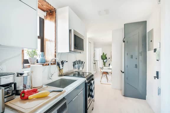 48-3FE 2BR Prime Midtown West - Image 5