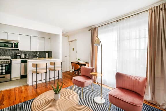 26-1C  Gramercy Large 1BR WD - Image 2