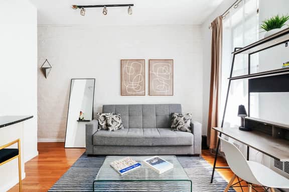 26-2B  Gramercy Large 1BR WD in unit courtyard - Image 4