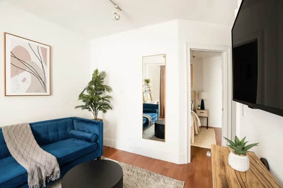 69-4D  Trendy Lower East Side 1Br Brand New - Image 2