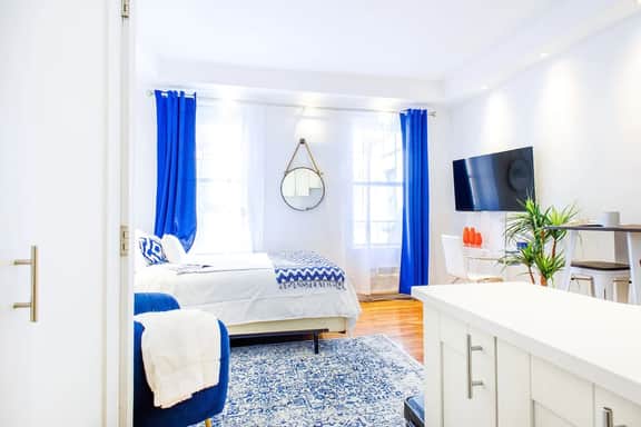 62-3B  Studio Prime UES Walk to Central Park - Image 2