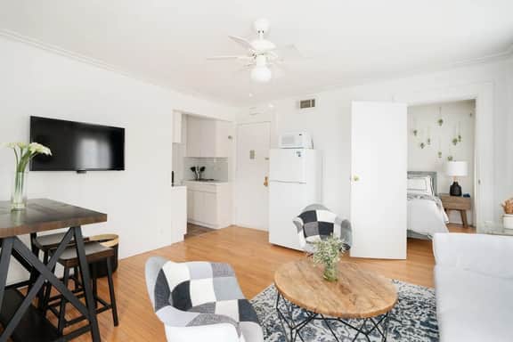 11-4F Prime west village designer 1BR - Image 5