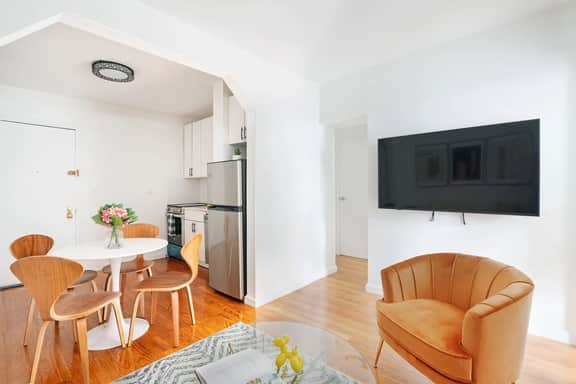 444-3E Contemporary 2BR in Hell's Kitchen - Image 5
