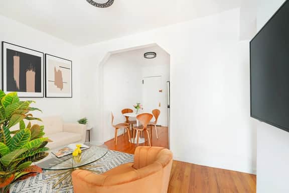 444-3E Contemporary 2BR in Hell's Kitchen - Image 4