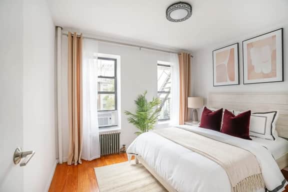 444-3E Contemporary 2BR in Hell's Kitchen - Image 2