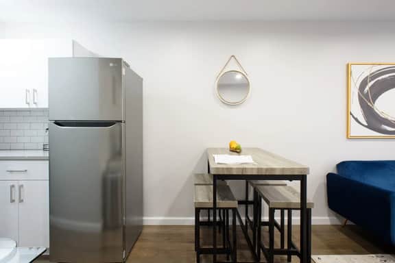 350-2A Prime gramercy Newly renovated 1BR sleeps 4 - Image 2
