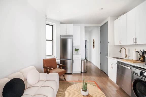 1290-10 New Renovated 2 Bedrooms in UES WD in unit - Image 3