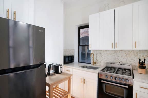 454-4R New 2BR prime midtown Best value Sleeps 5 - Image 4