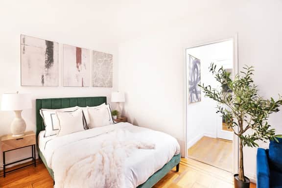 105-1G Studio in Park Ave Location - Image 2