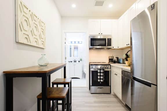 240-9  Luxury Prime Location Studio W&D - Image 4
