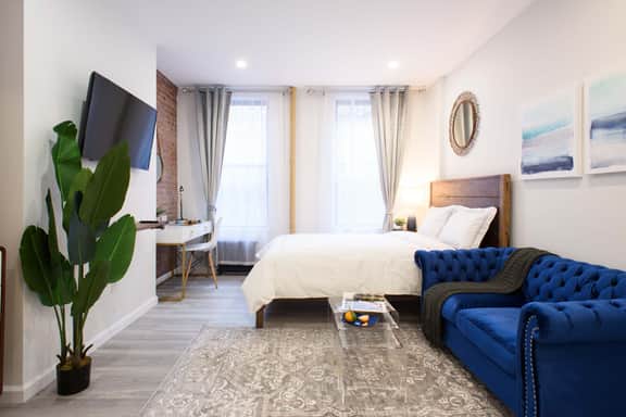 240-9  Luxury Prime Location Studio W&D - Image 2