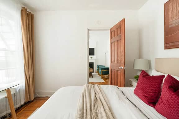 61-2C  Prime UES 2BR Newly furnished best value - Image 4
