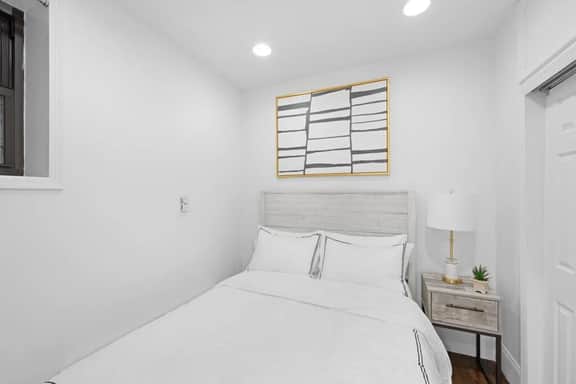 69-4B Celebrate New Year in Style: Modern 1BR in Prime Lower East Side! - Image 5