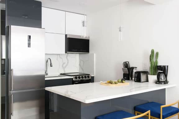 1597-3 Studio Upper East Side Apt W&D in unit - Image 3