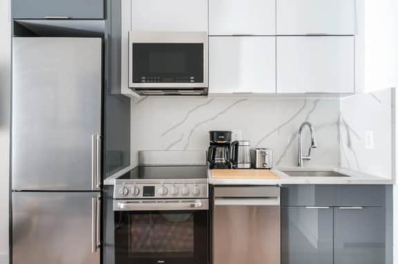 14-B Sleek Modern 1BR w outdoor space Union Square WD in Unit - Image 3