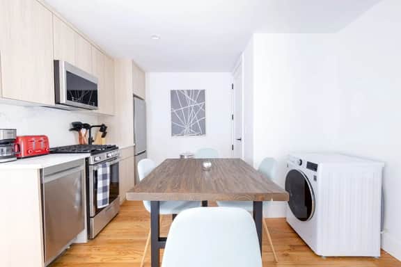 323-2 Spacious 2BR Williamsburg - Image 3