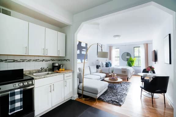 444-5D New Studio in Hell's Kitchen - Image 5