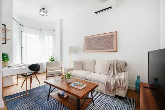 97-1A Prime UWS 2 Bedrooms, Newly Furnished~Laundry 24H Doorman - Image 2
