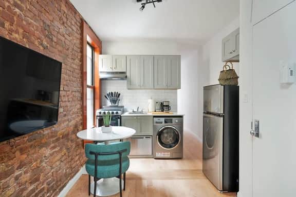 153-5A Charming 2br Lower East Side W/D - Image 2