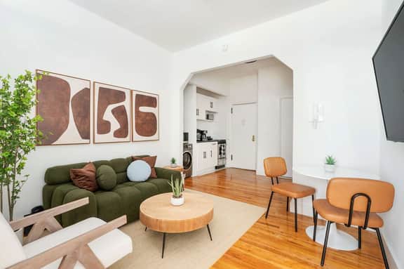 444-1A Beautiful 1BR Midtown West W/D in unit - Image 3
