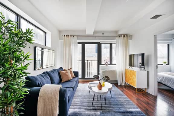 809-6A New 2BR Duplex With a Private Patio WD in unit - Image 5