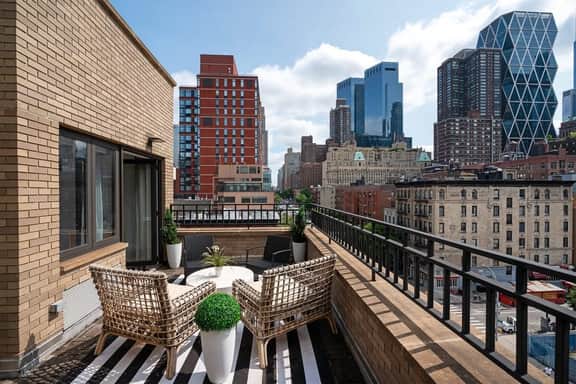 809-6A New 2BR Duplex With a Private Patio WD in unit - Image 3